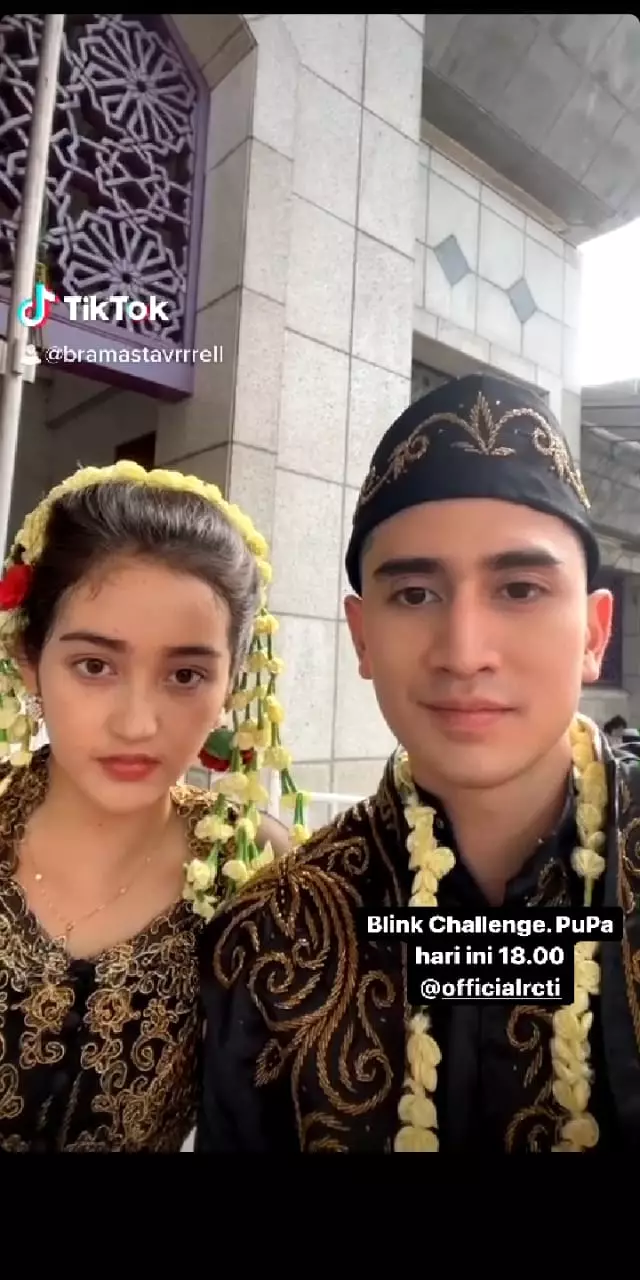 Verrel Bramasta dan Ranty Maria pakai baju pengantin © Istimewa Verrel Bramasta dan Ranty Maria pakai baju pengantin © Istimewa