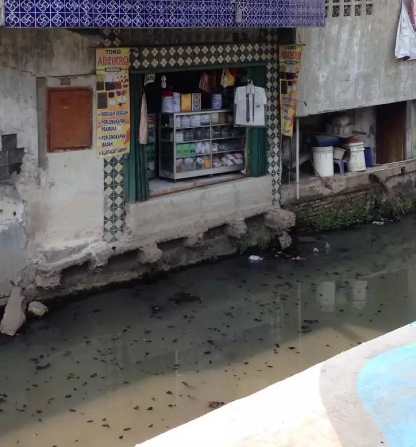 Potret nyeleneh warung © berbagai sumber