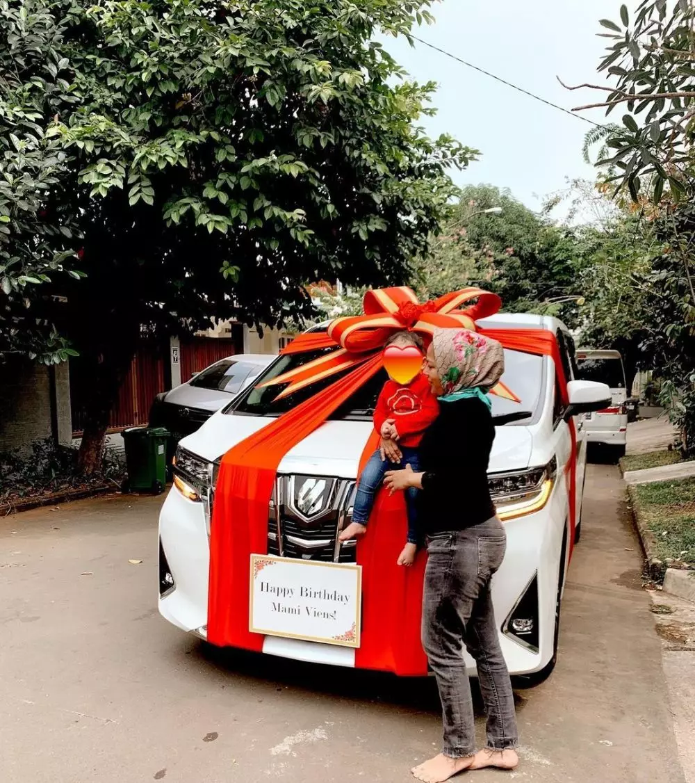 Seleb belikan mobil untuk orangtua © 2021 brilio.net