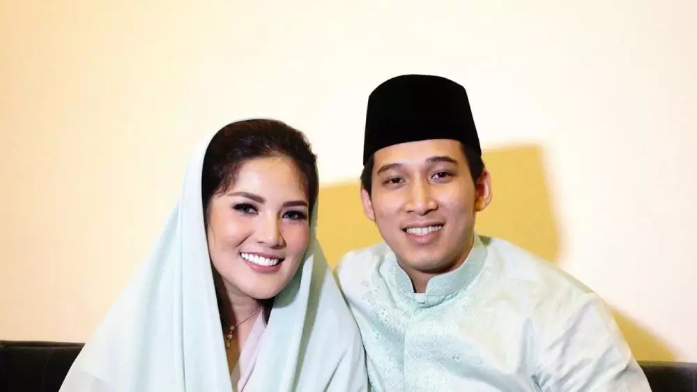 Nindy gugat cerai suami © berbagai sumber