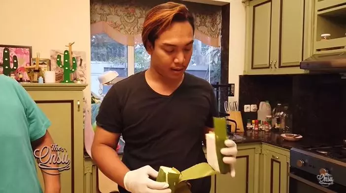 Dava jadi koki di rumah © YouTube