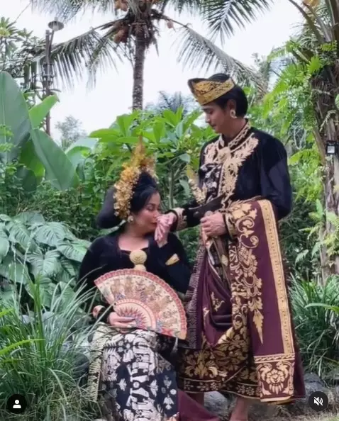 Jennifer Jill dandan pakai paes Bali © Instagram Jennifer Jill dandan pakai paes Bali © Instagram