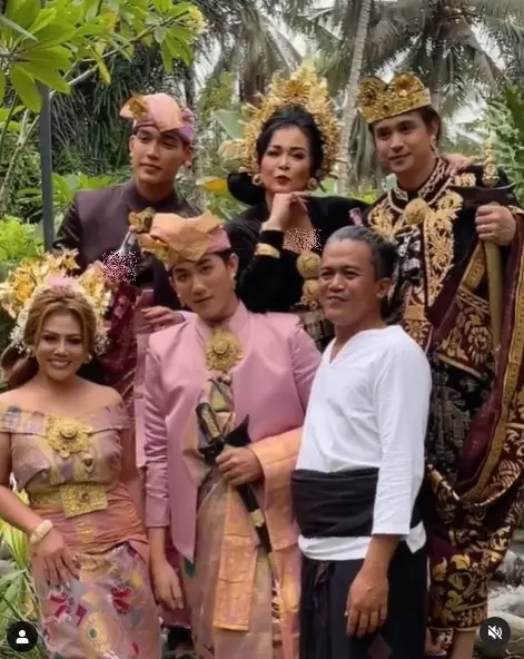 Jennifer Jill dandan pakai paes Bali © Instagram Jennifer Jill dandan pakai paes Bali © Instagram