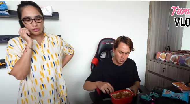 Momen Andhika Pratama terima motor hadiah Ussy © YouTube