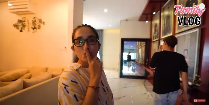 Momen Andhika Pratama terima motor hadiah Ussy © YouTube