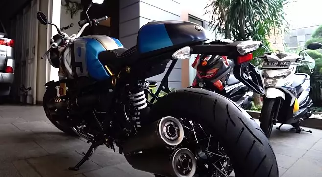 Momen Andhika Pratama terima motor hadiah Ussy © YouTube