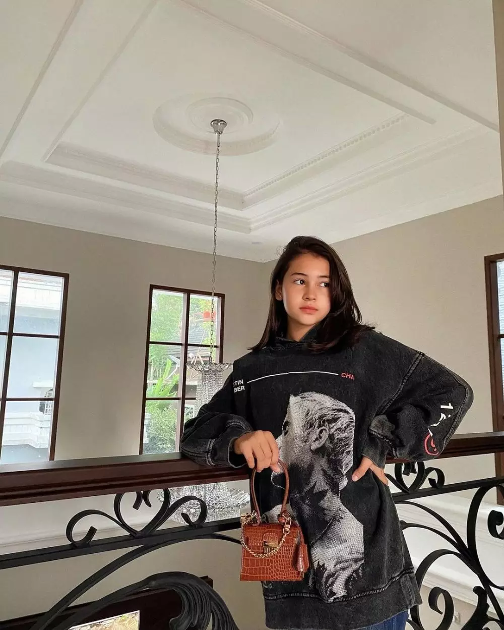 Pesinetron dengan rambut bob © Instagram