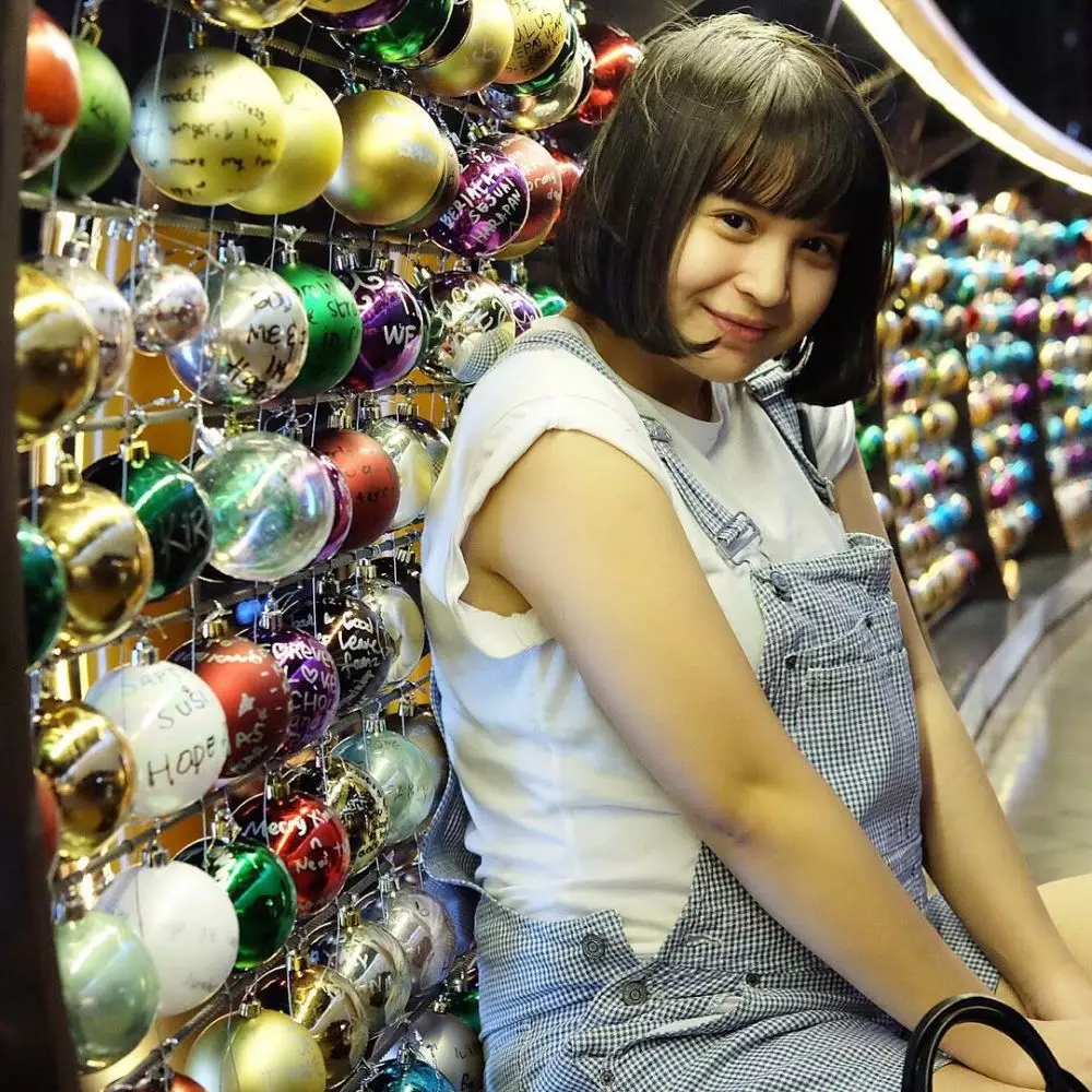 Pesinetron dengan rambut bob © Instagram