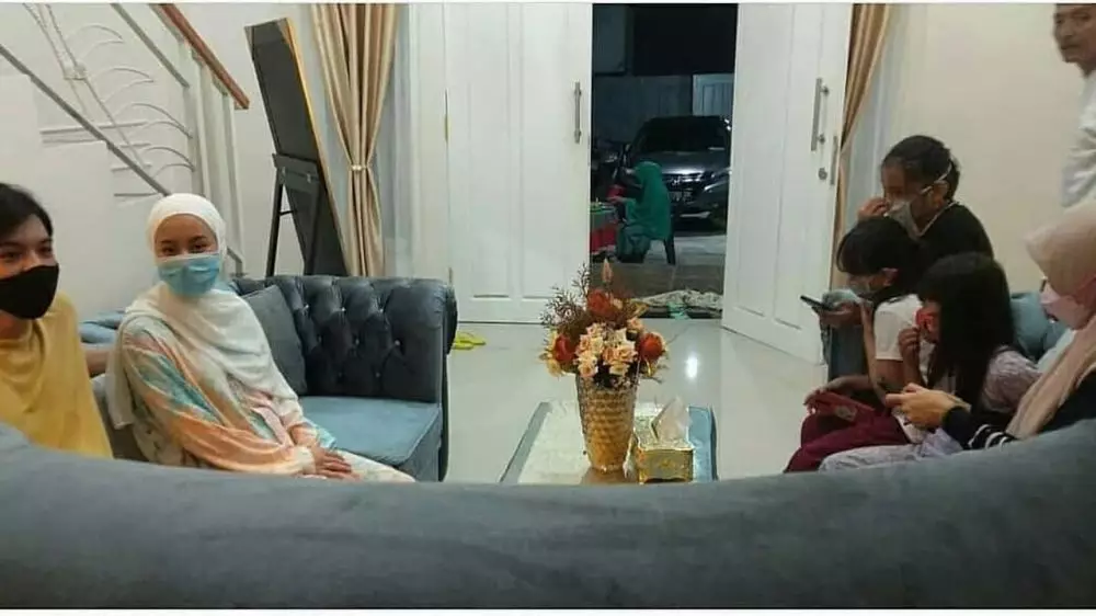 dinda bertemu keluarga rey di manado © Instagram