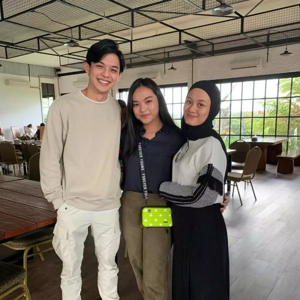 dinda bertemu keluarga rey di manado © Instagram