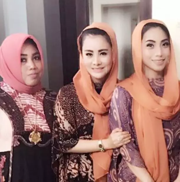 kenangan Siti KDI dan kakak © Instagram kenangan Siti KDI dan kakak © Instagram