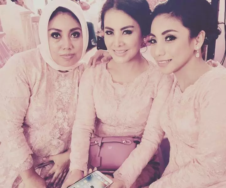 kenangan Siti KDI dan kakak © Instagram kenangan Siti KDI dan kakak © Instagram