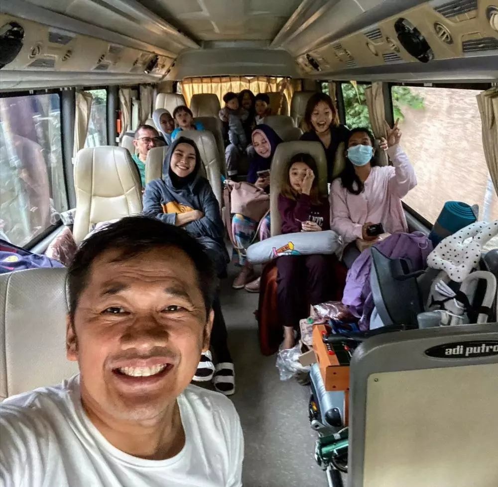 ungkapan hanung perlakuan ibu mertua © Instagram ungkapan hanung perlakuan ibu mertua © Instagram