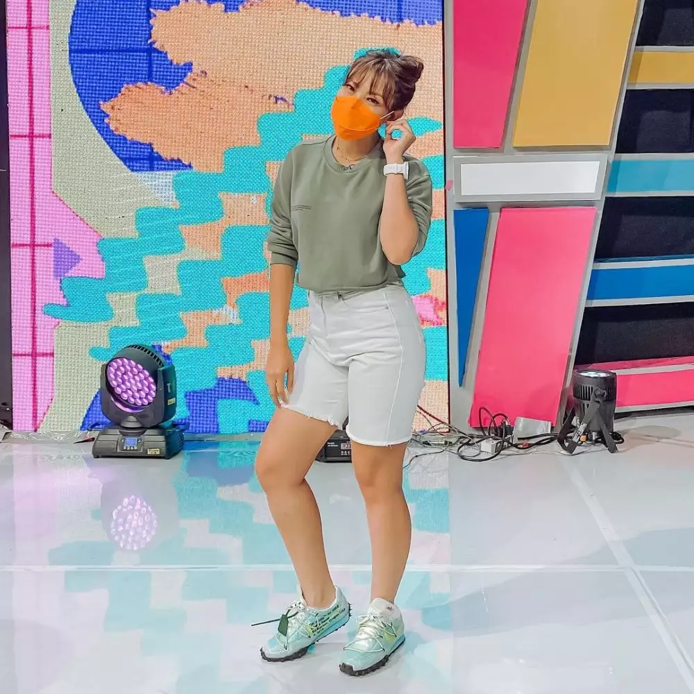 ayu dewi pakai poni © Instagram