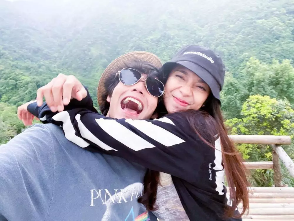 pemain kepompong bersama pasangan © 2021 brilio.net