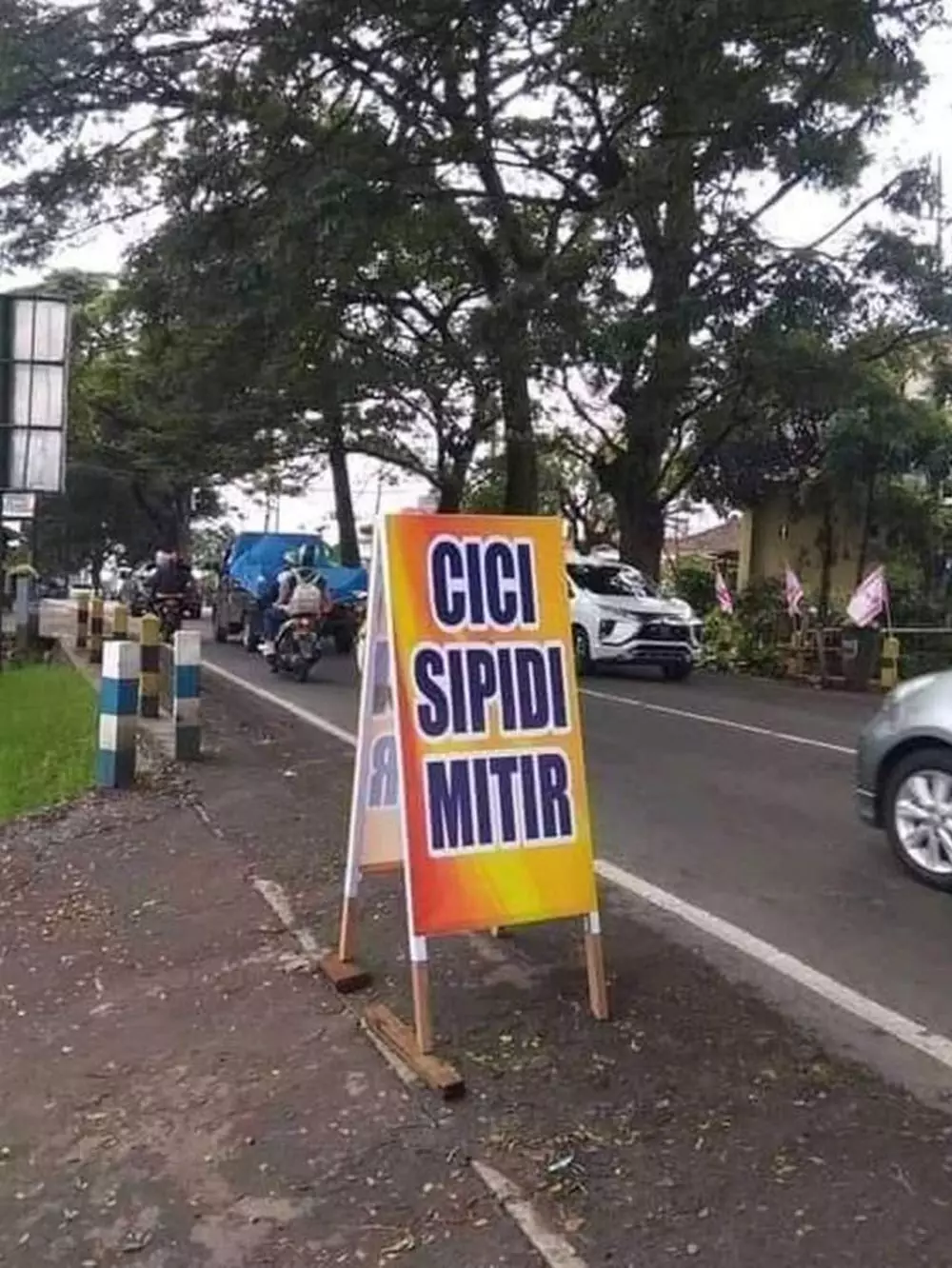 spanduk huruf vokal I © berbagai sumber