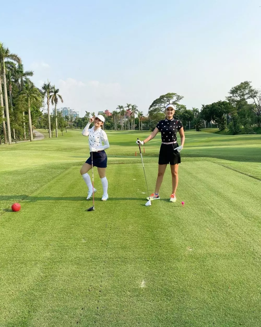 OOTD Luna Maya main golf © Instagram