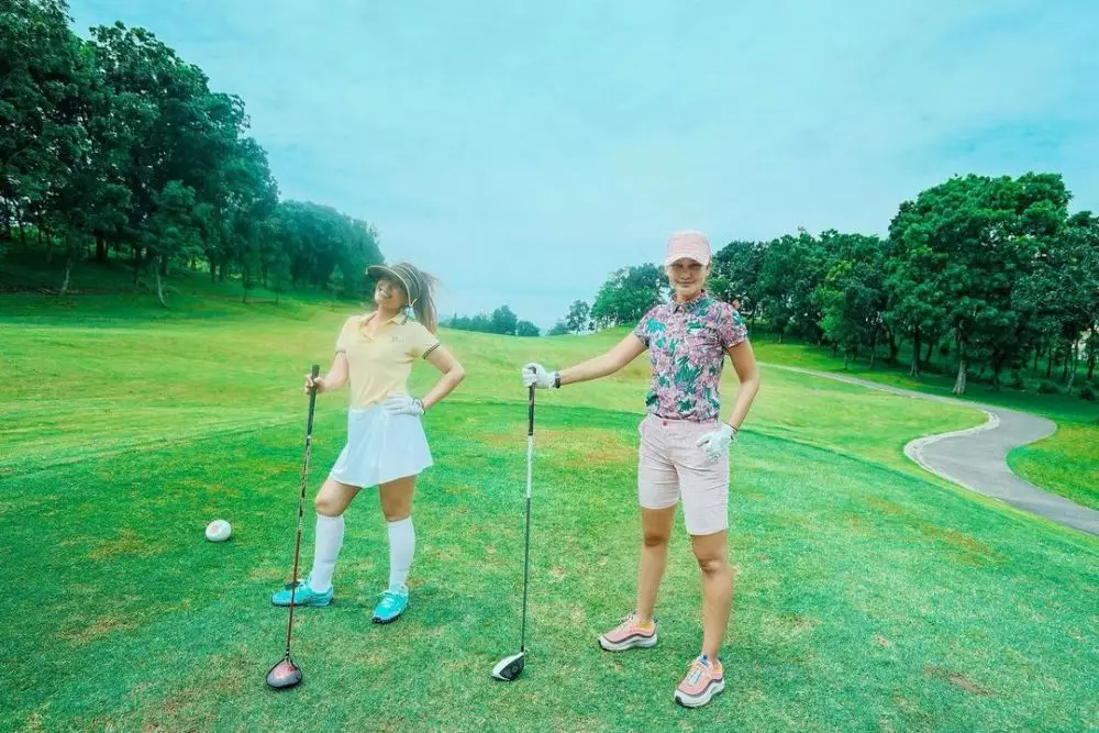 OOTD Luna Maya main golf © Instagram