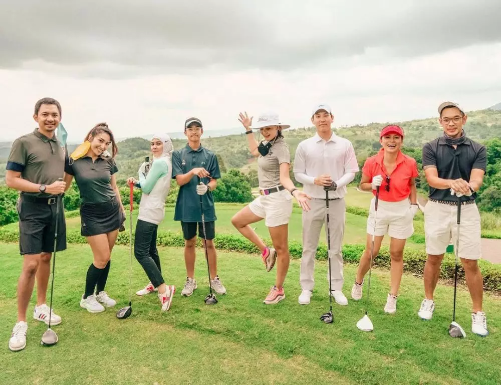 OOTD Luna Maya main golf © Instagram