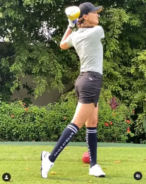 OOTD Luna Maya main golf © Instagram