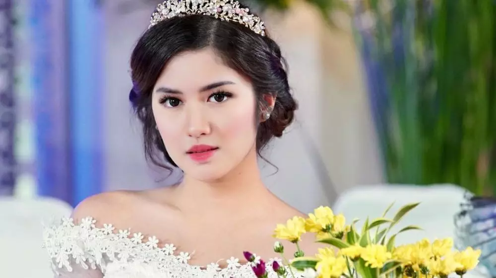 Pesinetron pakai gaun pengantin © Instagram Pesinetron pakai gaun pengantin © Instagram