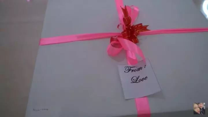 kado Kartika Putri © YouTube