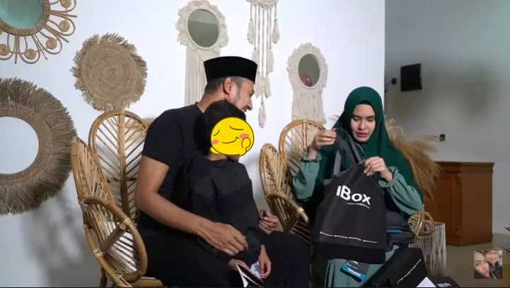 kado Kartika Putri © YouTube