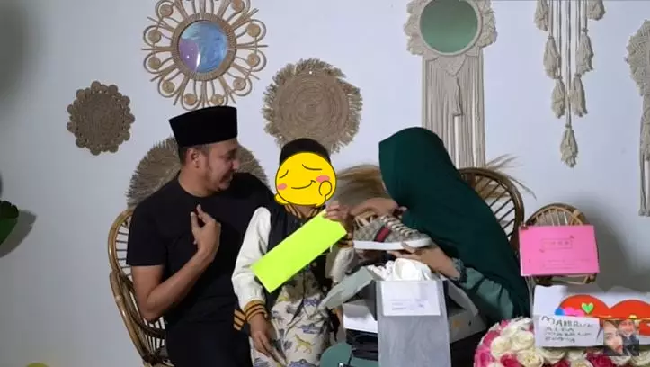 kado Kartika Putri © YouTube
