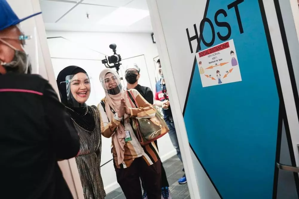 Momen kejutani ultah Siti Nurhaliza © Instagram Momen kejutani ultah Siti Nurhaliza © Instagram