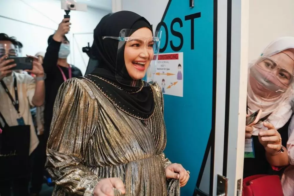 Momen kejutani ultah Siti Nurhaliza © Instagram Momen kejutani ultah Siti Nurhaliza © Instagram