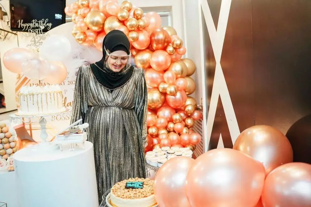 Momen kejutani ultah Siti Nurhaliza © Instagram Momen kejutani ultah Siti Nurhaliza © Instagram