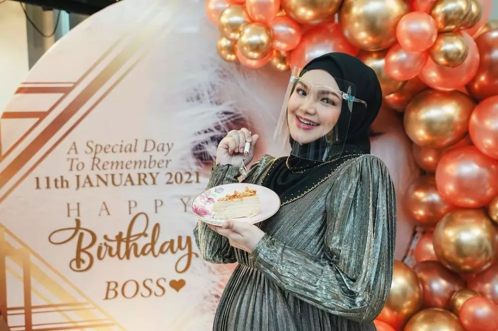 Momen kejutani ultah Siti Nurhaliza © Instagram Momen kejutani ultah Siti Nurhaliza © Instagram