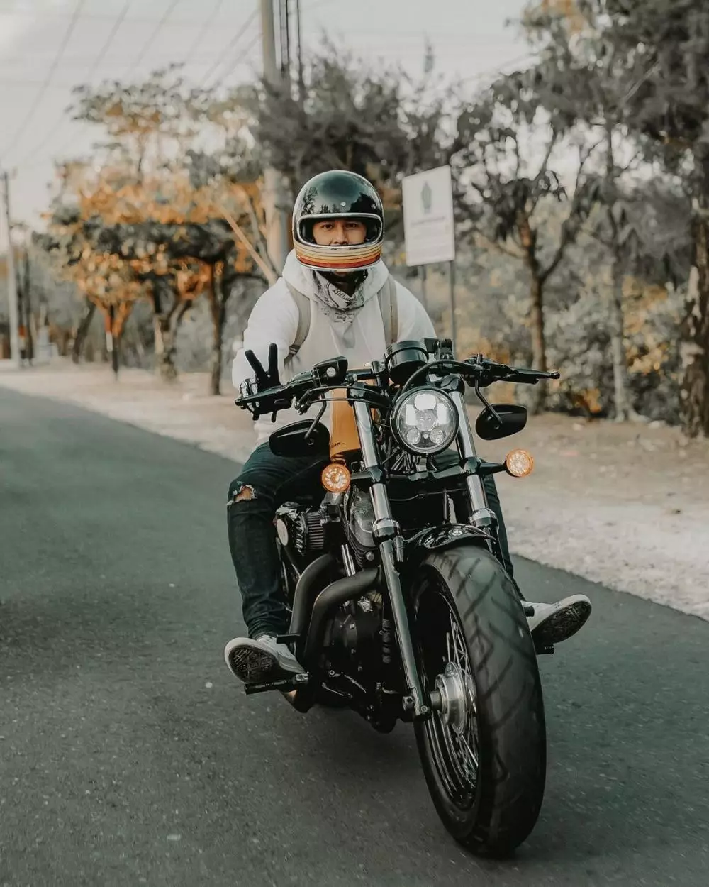 pesinetron ganteng naik motor gede © 2021 berbagai sumber pesinetron ganteng naik motor gede © 2021 berbagai sumber