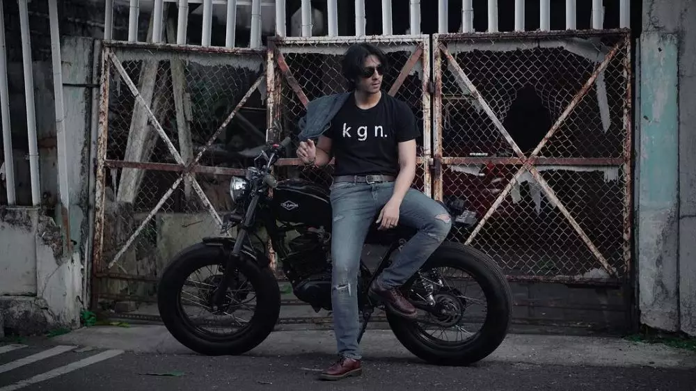 pesinetron ganteng naik motor gede © 2021 berbagai sumber pesinetron ganteng naik motor gede © 2021 berbagai sumber