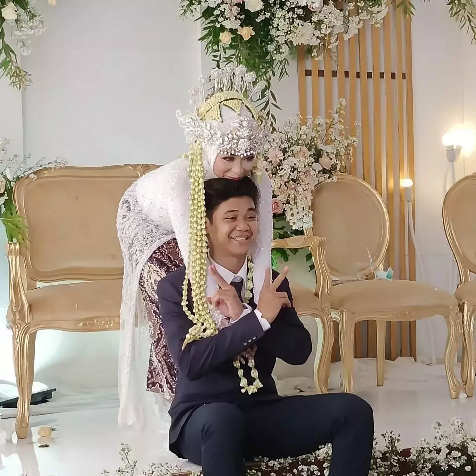 Momen Uta adik Billy Syahputra menikah © 2021 brilio.net Momen Uta adik Billy Syahputra menikah © 2021 brilio.net