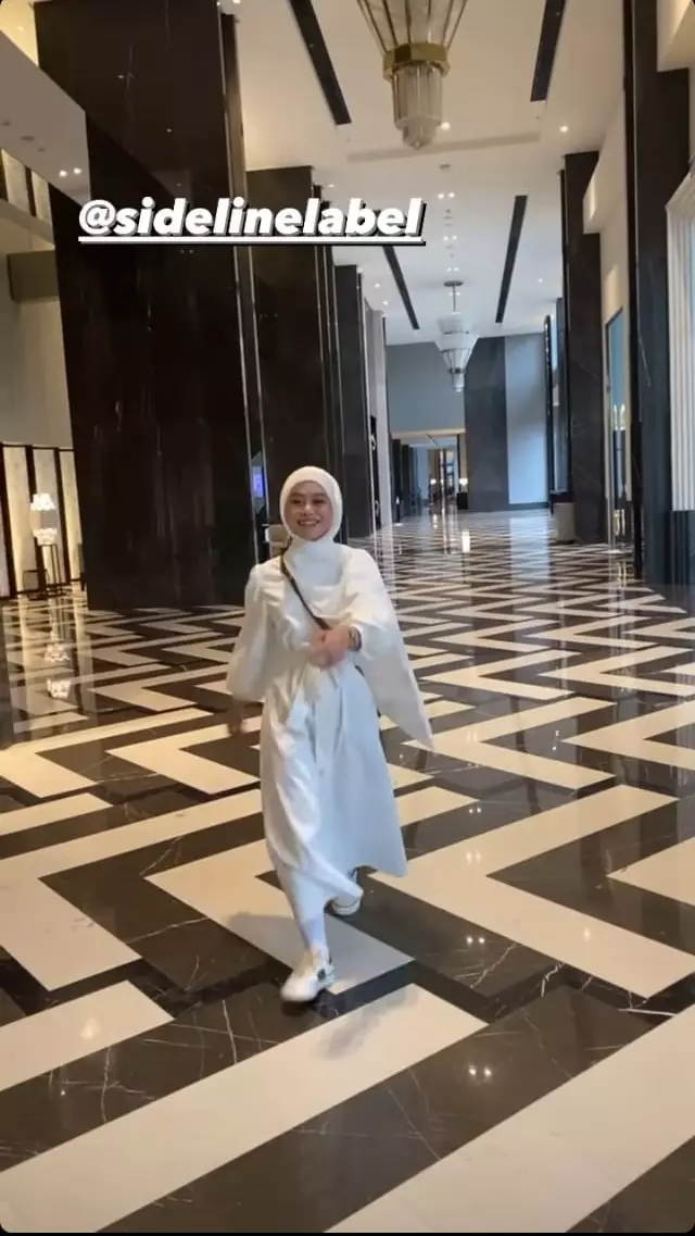 Lesty Kejora di pertunangan Margin Wieheerm © Instagram Lesty Kejora di pertunangan Margin Wieheerm © Instagram