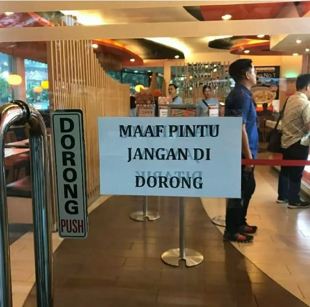 instruksi absurd yang ada di pintu Berbagai sumber