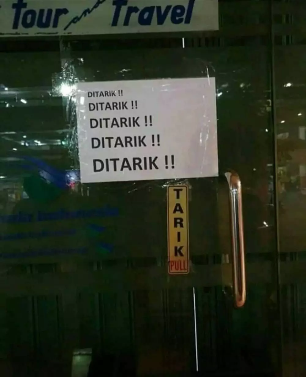 instruksi absurd yang ada di pintu Berbagai sumber