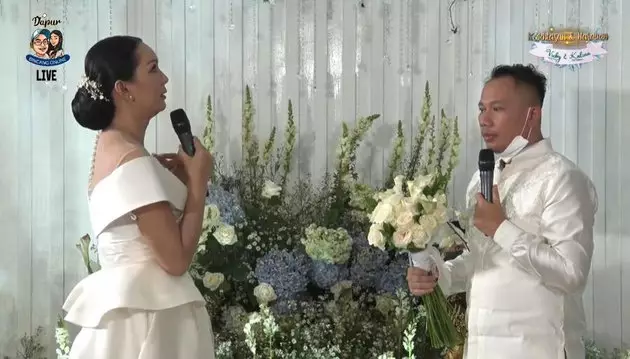 momen lamaran vicky dan kalina © YouTube