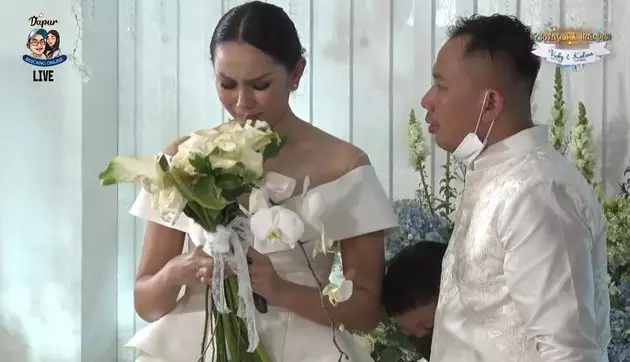 momen lamaran vicky dan kalina © YouTube