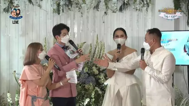 momen lamaran vicky dan kalina © YouTube