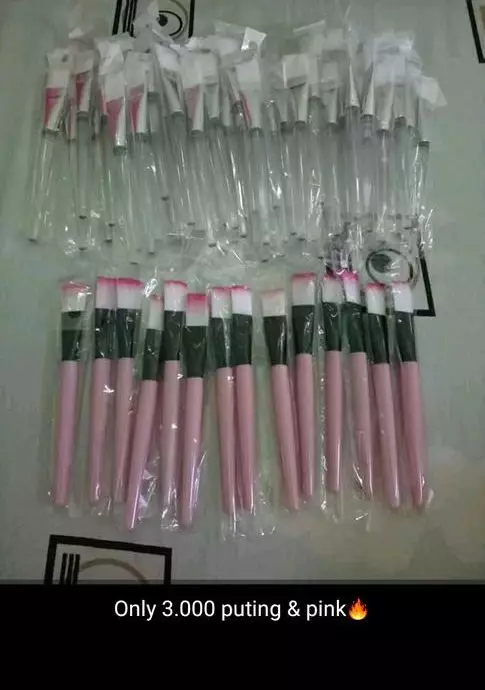 Keterangan warna produk © Twitter