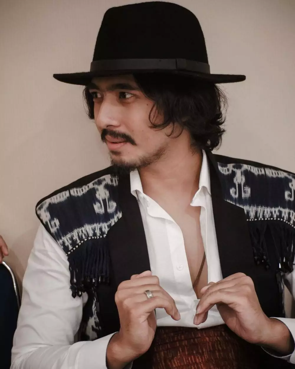 Arya Saloka berewok dan gondrong © Instagram