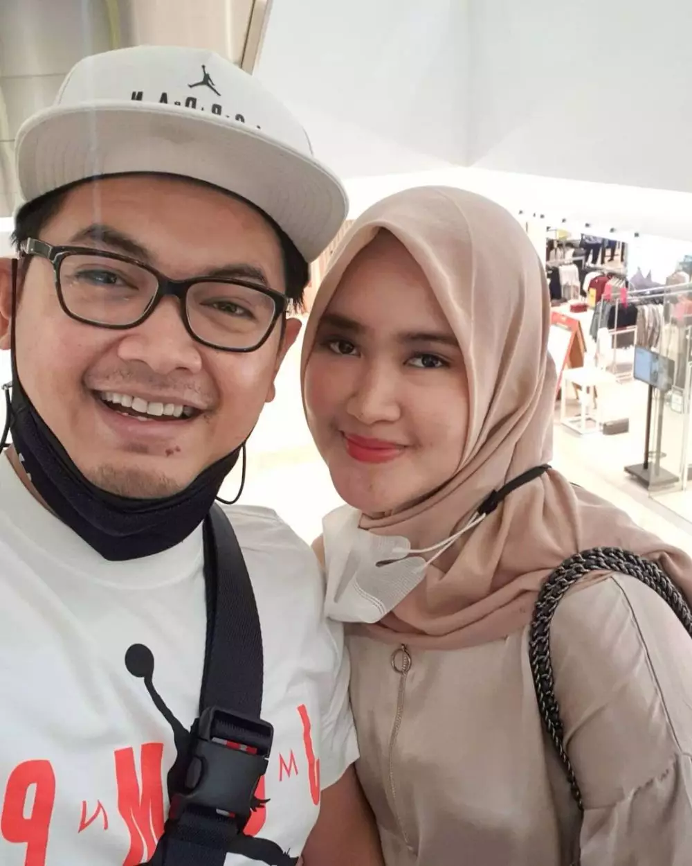 Inayah dan pasangan ©Instagram Inayah dan pasangan ©Instagram