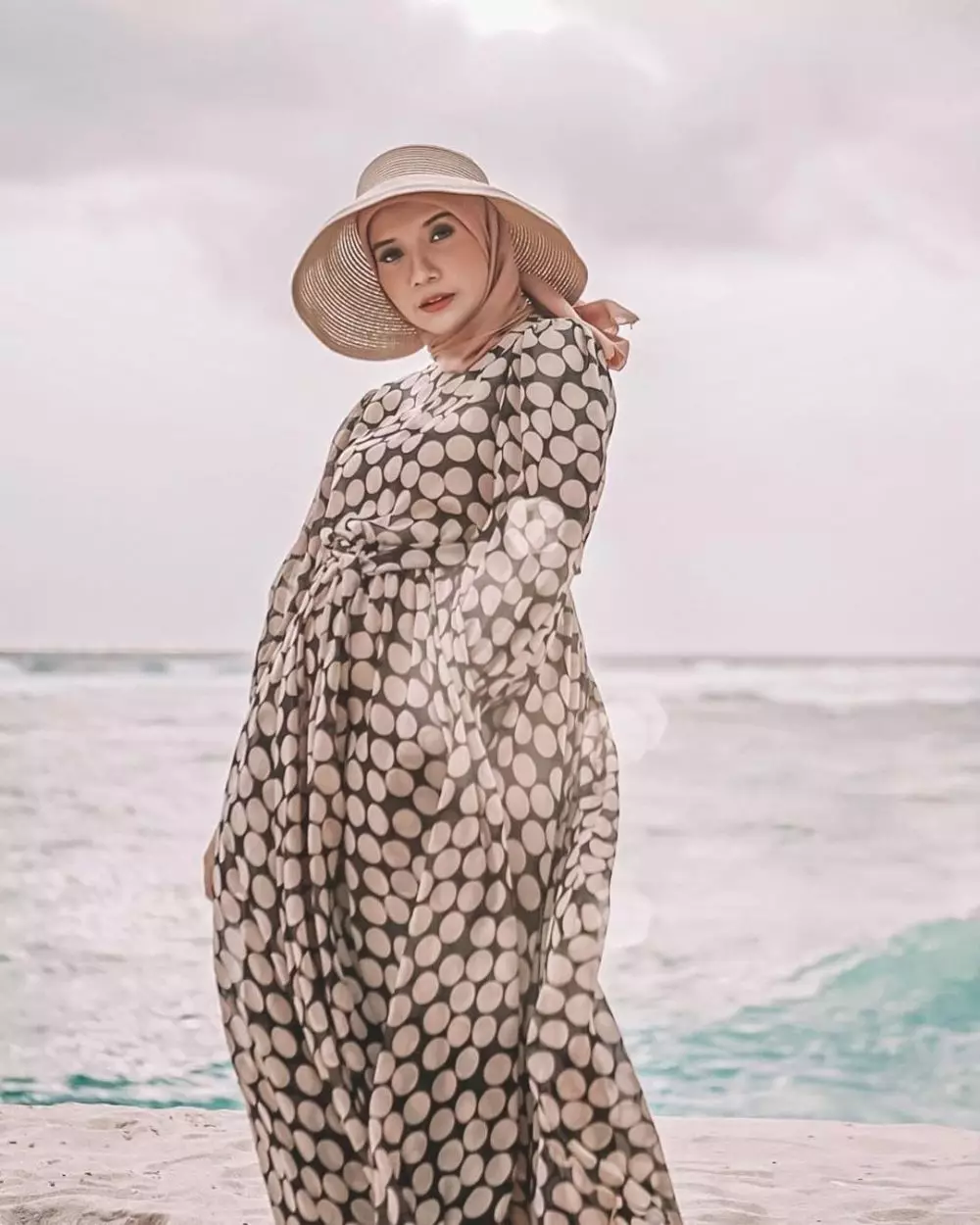 OOTD ibu hamil Zaskia sungkar © Instagram OOTD ibu hamil Zaskia sungkar © Instagram