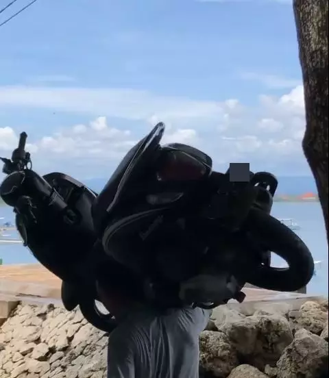 gendong motor pakai bahu Instagram