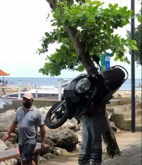 gendong motor pakai bahu Instagram