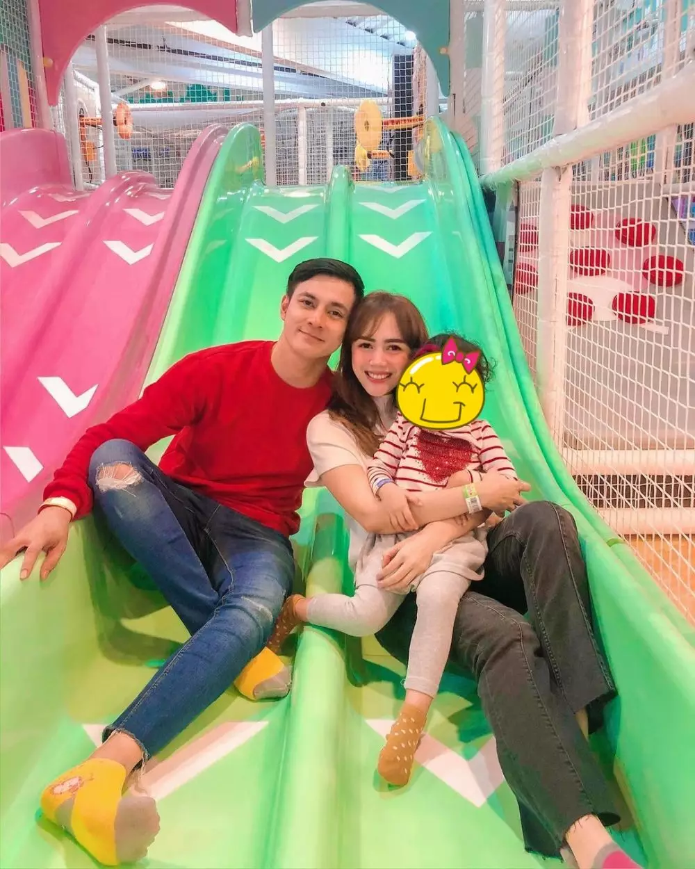 Momen mesra Carlo Milk dan istri © Instagram Momen mesra Carlo Milk dan istri © Instagram