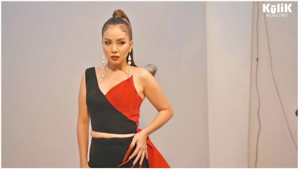 potret classy Tya Ariestya © berbagai sumber potret classy Tya Ariestya © berbagai sumber