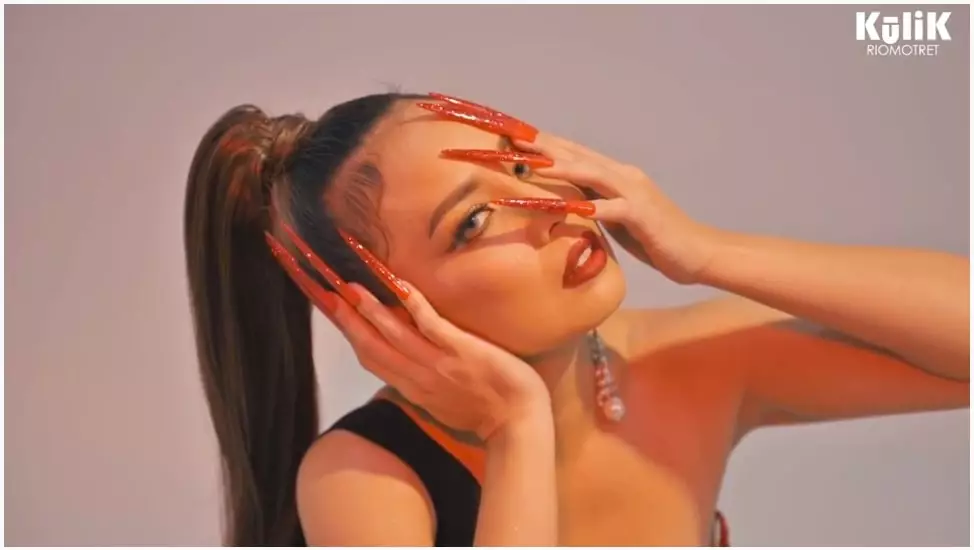 potret classy Tya Ariestya © berbagai sumber potret classy Tya Ariestya © berbagai sumber